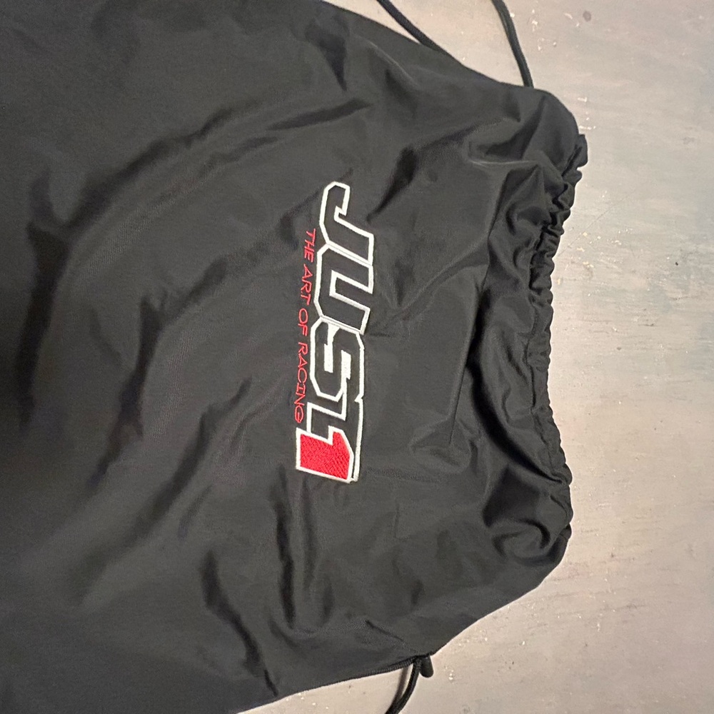 Formula 1 style backpack - Picture 5 of 8